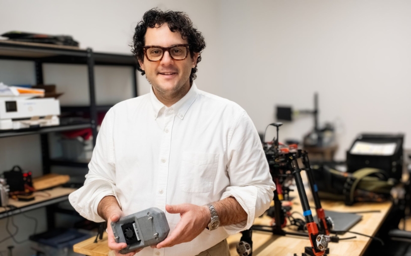 Z hollywoodských studií na ukrajinskou frontu. Pomáhají dronům a nabírají přes 200 milionů