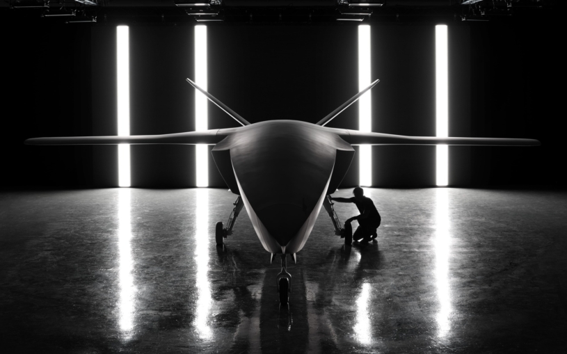 Německý startup chce dát Evropě moderní bojovou stíhačku. Nemá pilota a ovládá ji umělá inteligence