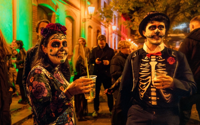 Holešovická tržnice ožije mexickým svátkem mrtvých. Budou tu praví mariachis, tacos i pes ze záhrobí