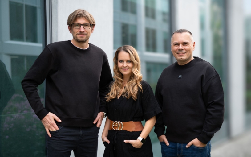 Své firmy prodali za stovky milionů, teď je investují. Jako první podpořili školu, do které se mají děti těšit