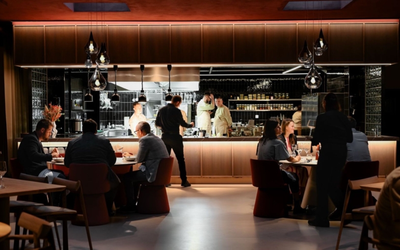 Dva vedli oblíbené podniky v Brně, třetí dělal v londýnské michelince. Teď spouští multifunkční restauraci