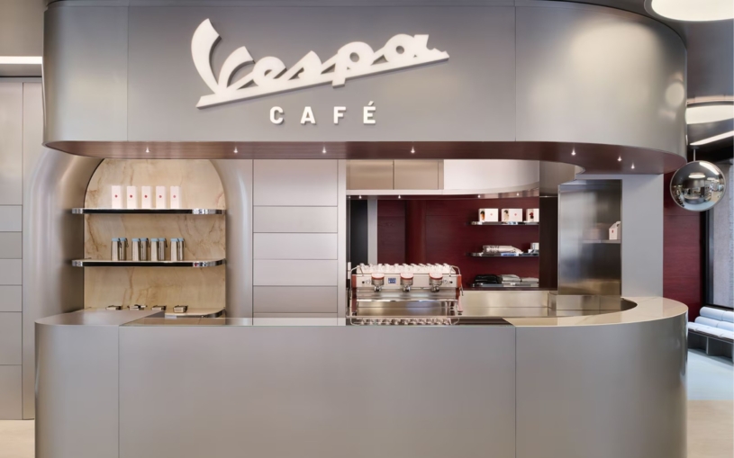 Jako Apple Store, jen s vůní italských skútrů. Vespa ukazuje, jak chce reagovat na špatné prodeje