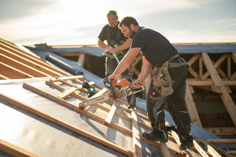 Architekturu města poznáte i podle střech. Češi volí klasiku, ale na soláry myslí už ve výkresech