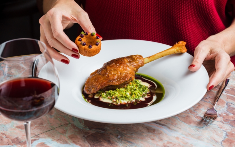 Svatého Martina můžete oslavit dokonalým stehýnkem. Ale taky nehusou, husími empanadas i hody ze zeleniny