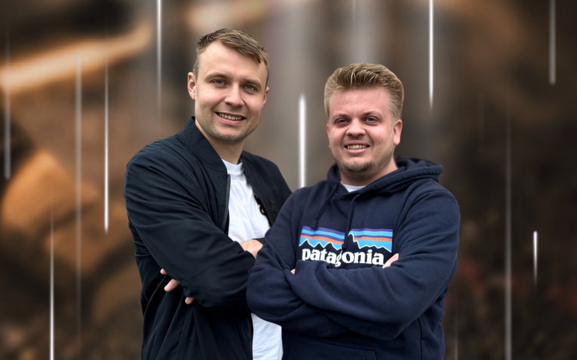 Stačí přidat vodu a tvoří elektřinu. Bratři z Náchodska vyvíjí speciální powerbanky, ulehčí vojákům