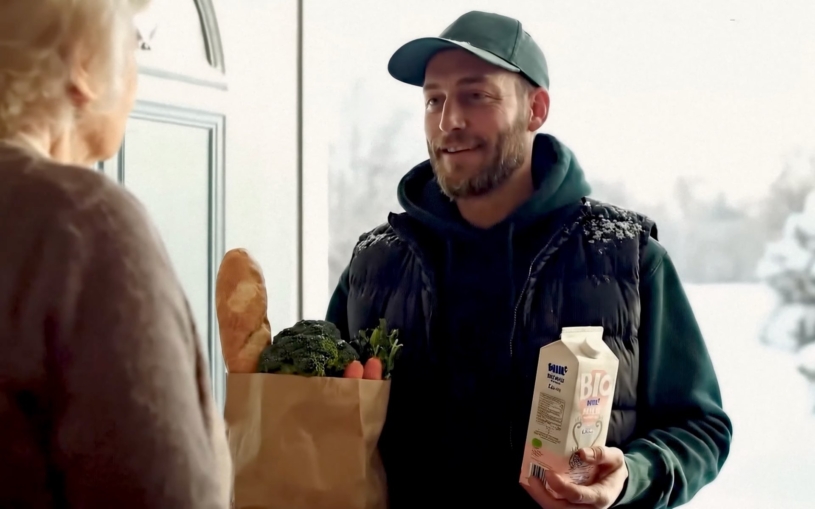 Loni stálo vánoční video Rohlíku 7 milionů. Letos stačil jeden člověk, umělá inteligence a 10 tisíc korun