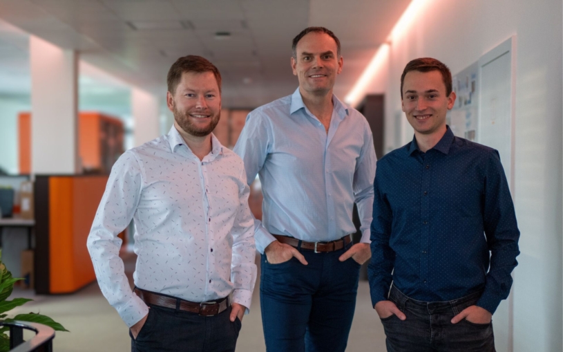 Sleduje vaši práci na počítači a pak ji sama opakuje. Brněnský startup automatizuje rutinní procesy