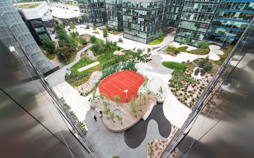 Tak velkou kancelářskou budovu už asi nekoupíme, říkal miliardář Pavlíček. Teď si pořídil ještě větší