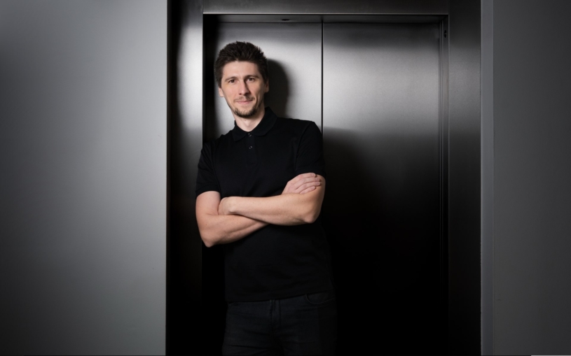 Jednu miliardovou firmu prodal, s novou teď chce dobýt sklady celého světa. Vyvinul na to extra roboty