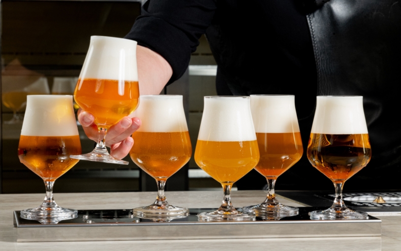 Zapomeňte na birell. Jestli držíte suchý měsíc nebo prostě nepijete, tahle nealko piva byste měli zkusit