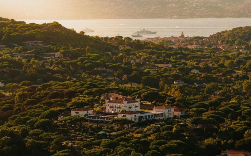 Bílý lotos zná novou destinaci. Vraždit se bude v zámečku v Saint-Tropez, kde noc stojí i 750 tisíc