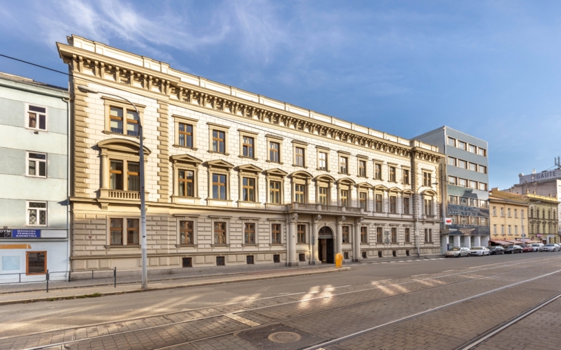 Velká proměna čeká historický Kellerův palác v Brně. Z kanceláří tu bude 250 moderních bytů