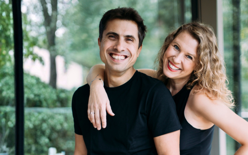 Zjistili, že se u rekonstrukce nerozvedou. Tak spolu opravují domy a říkají: Jsme amatéři, ale baví nás to