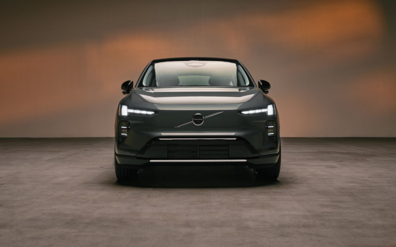 Volvo navazuje na svůj klíčový model. EX60 vyráží na českou roadshow a slibuje dojezd 810 kilometrů