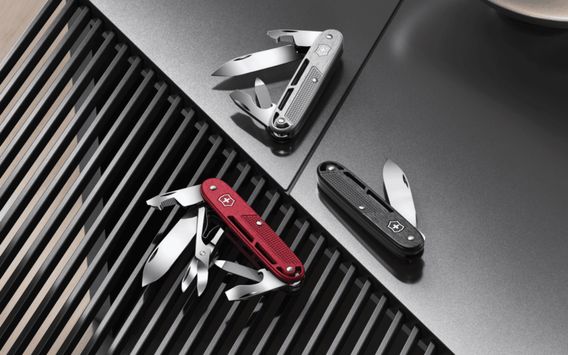 Nosí ho astronauti NASA i MacGyver. Švýcarský nůž slaví 130 let, jeho výrobce sází i na hodinky a kufry