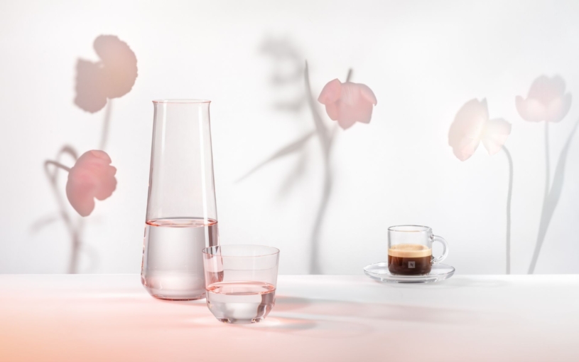 Kapsle proměnili v umění. Nespresso slaví dvě dekády v Česku spoluprací se sklářskými mistry z Květné