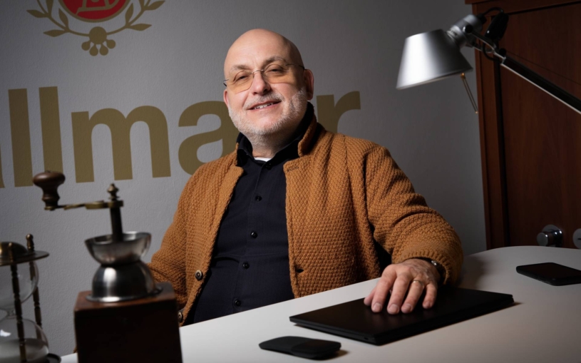 Naučil Čechy pít kafe z kelímků a říká: Kakao už netáhne, do automatů míří matcha. A taky jídlo