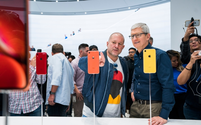 apple-jony-ive-tim-cook-iphone-xr