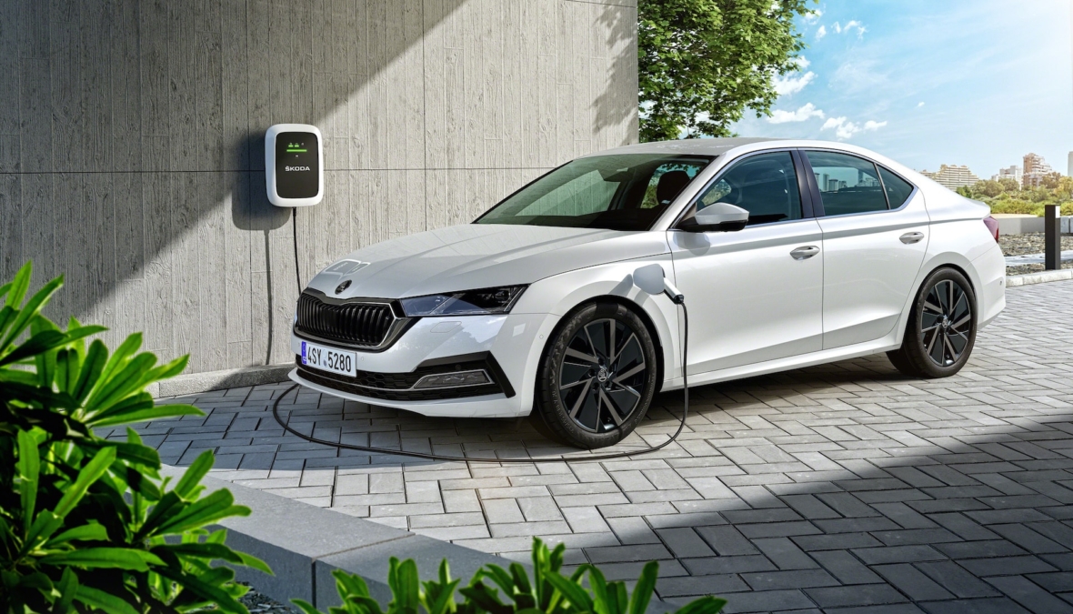 skoda-octavia-iv-combi-hybrid-charging-min