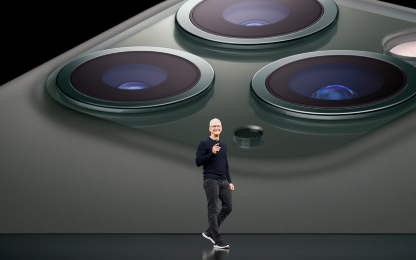 tim-cook-iphone11-pro-apple-keynote