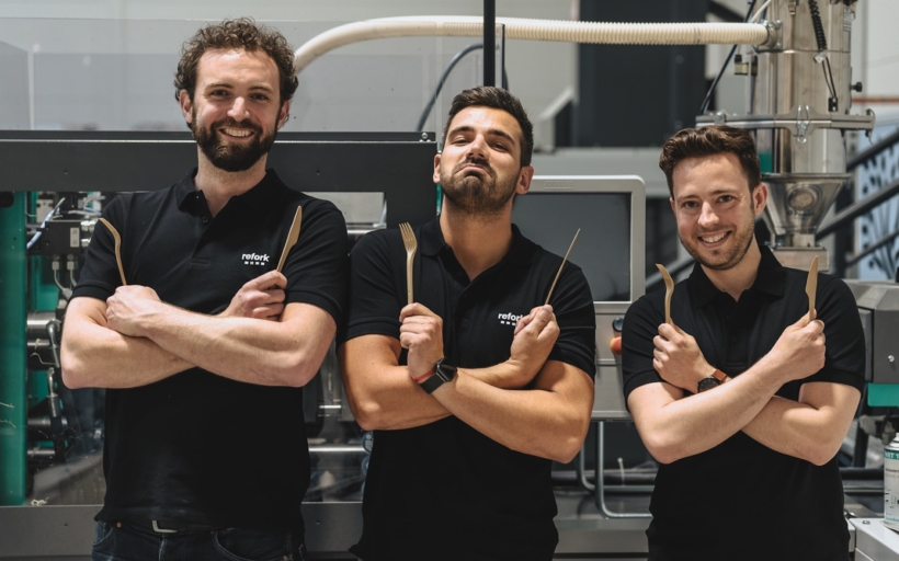 zleva-sef-vyroby-petr-bohm-zakladatel-josef-homola-a-sef-produktu-dan-beseda-min