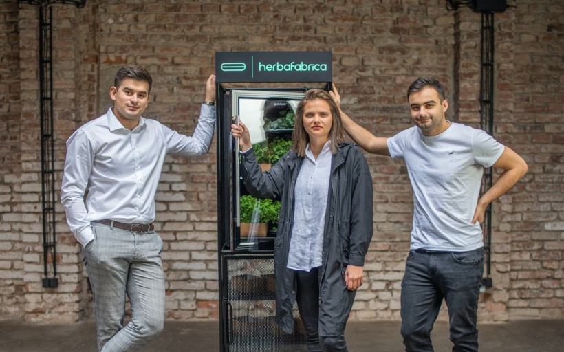 zakladatele-dmitrij-lipovskij-karolina-pumprova-milan-soucek-min