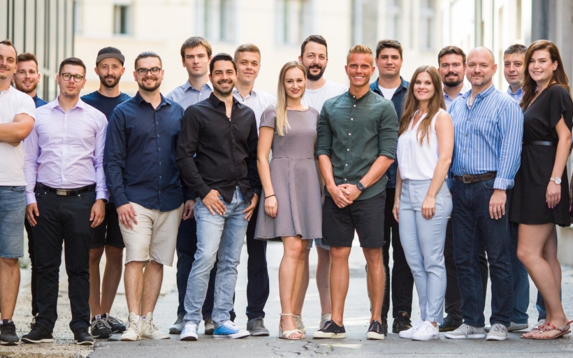 dgnteam2021-boxed-min