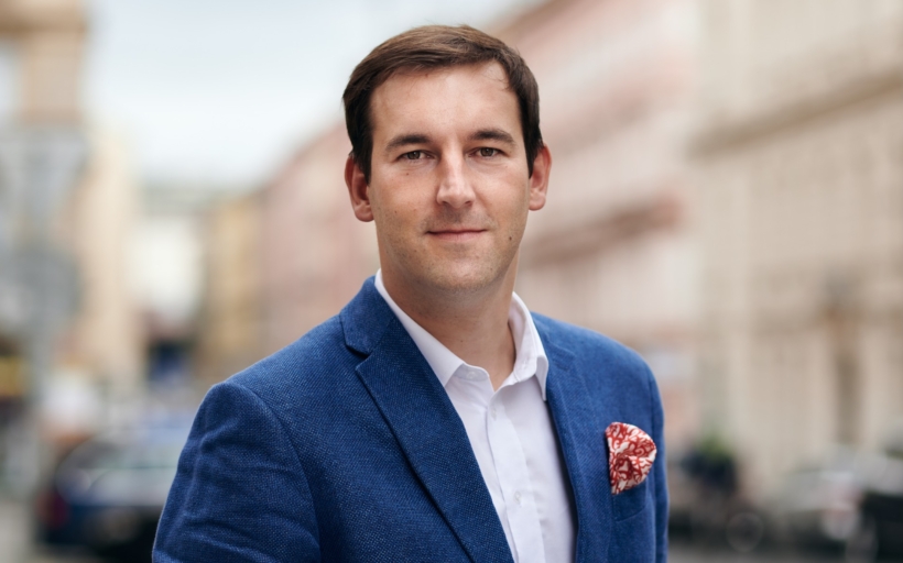 kratina-accolade-boxed