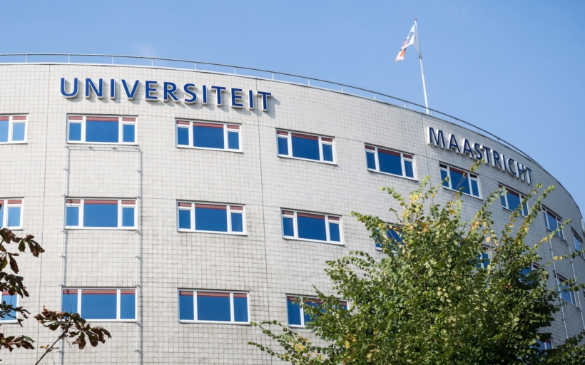 maastricht_university-min