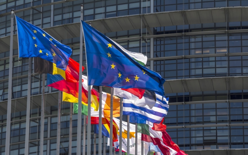 euparlament_depositphotos_405568802_xl-min
