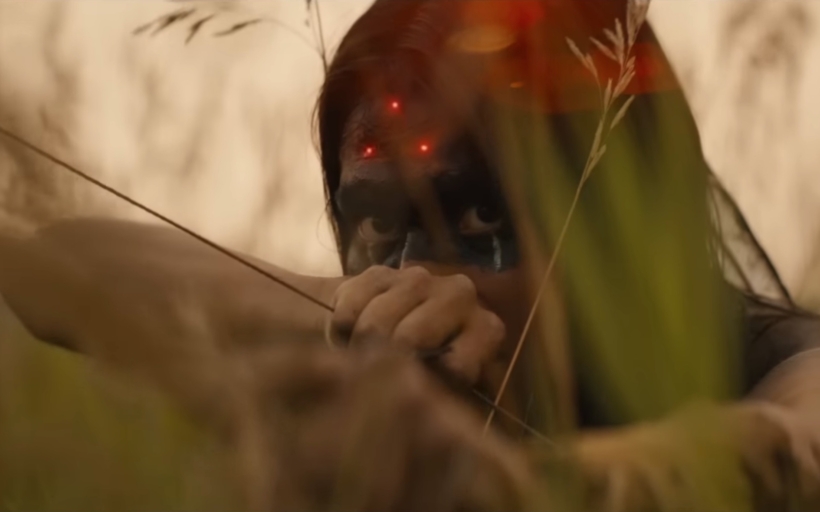 prey-hulu-predator-1