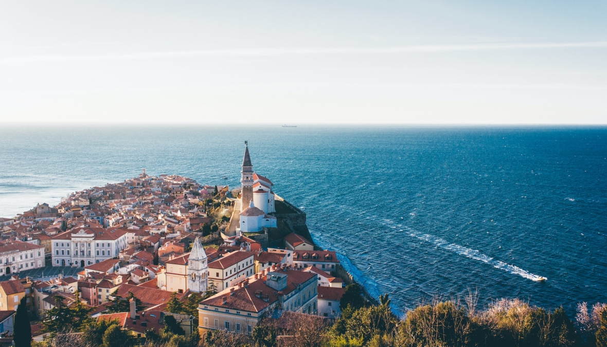 mikita-karasiou-ev8o2gcdjk0-unsplash-1