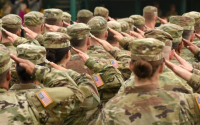 US soldiers giving salute