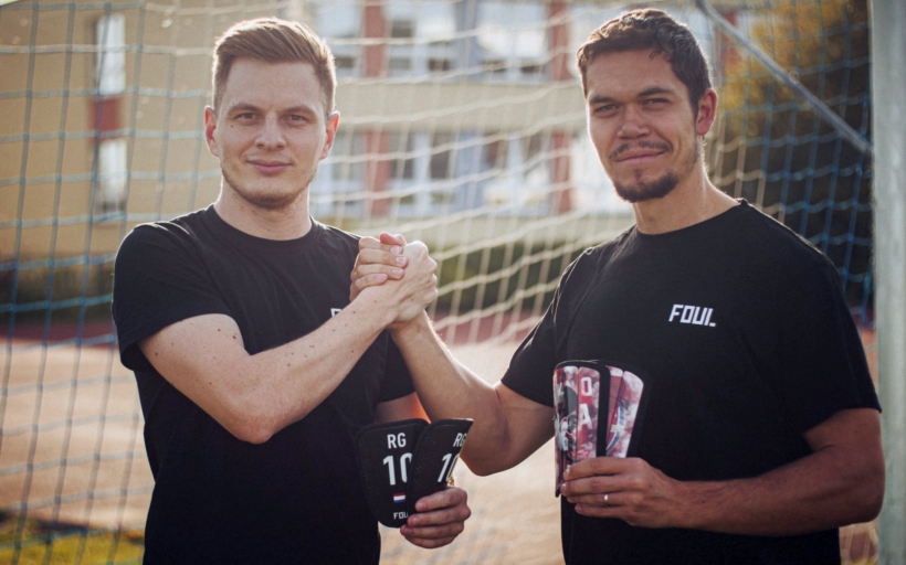 foul-arsenal-smith-rowe-pavel-chalupa