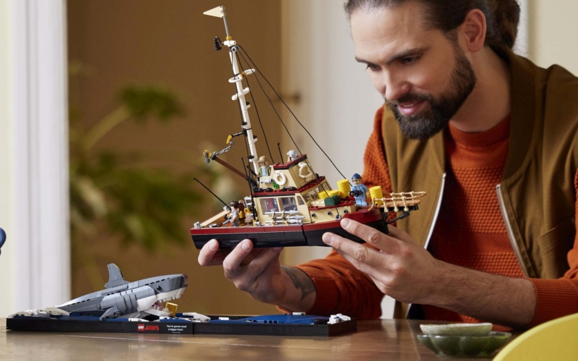 celisti-boxed-jaws-lego
