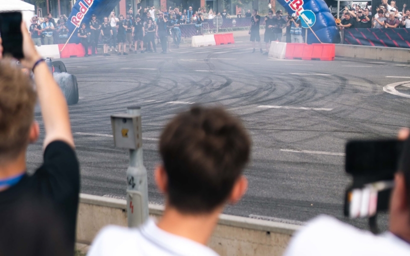 praha-redbull-showrun-min