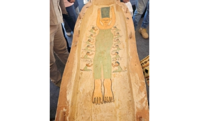 photo-of-an-upper-lid-coffin-found-in-newly-discovered-v0-iz9s33r0b2wb1