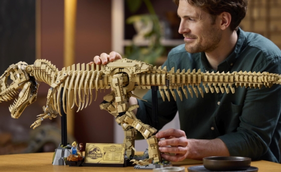 lego-tyrannosaurus-boxed