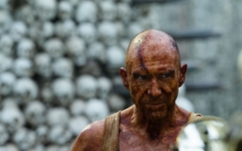 Dr. Kelson (Ralph Fiennes) in Columbia Pictures‘ 28 YEARS LATER.