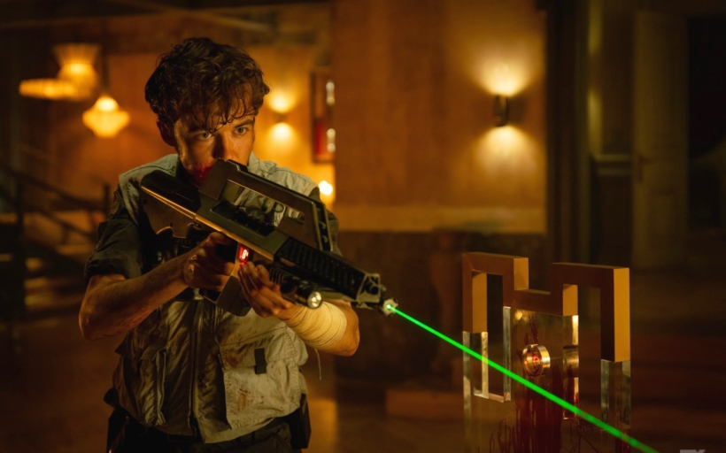 vetrelec-zeme-alien-earth-13