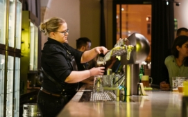 pult-ambiente-degustacni-rada-pivo-01