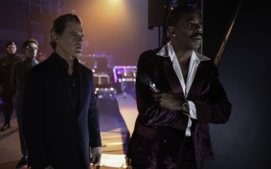 bezici-muz-running-man-glen-powell-26