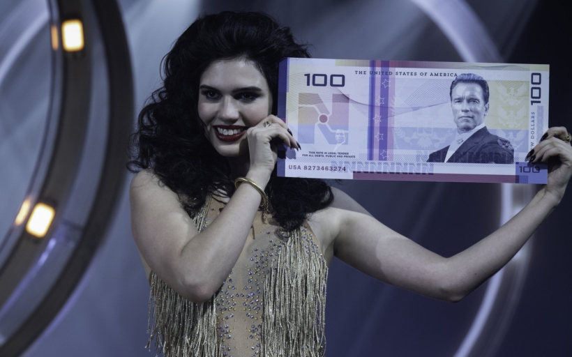 bezici-muz-running-man-glen-powell-30