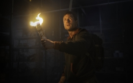 bezici-muz-running-man-glen-powell-31