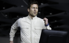 Glen Powell stars in Paramount Pictures‘ „THE RUNNING MAN.“