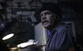 bezici-muz-running-man-glen-powell-04