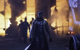 bezici-muz-running-man-glen-powell-08