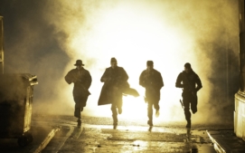 bezici-muz-running-man-glen-powell-09