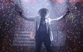 bezici-muz-running-man-glen-powell-19