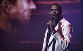 bezici-muz-running-man-glen-powell-20